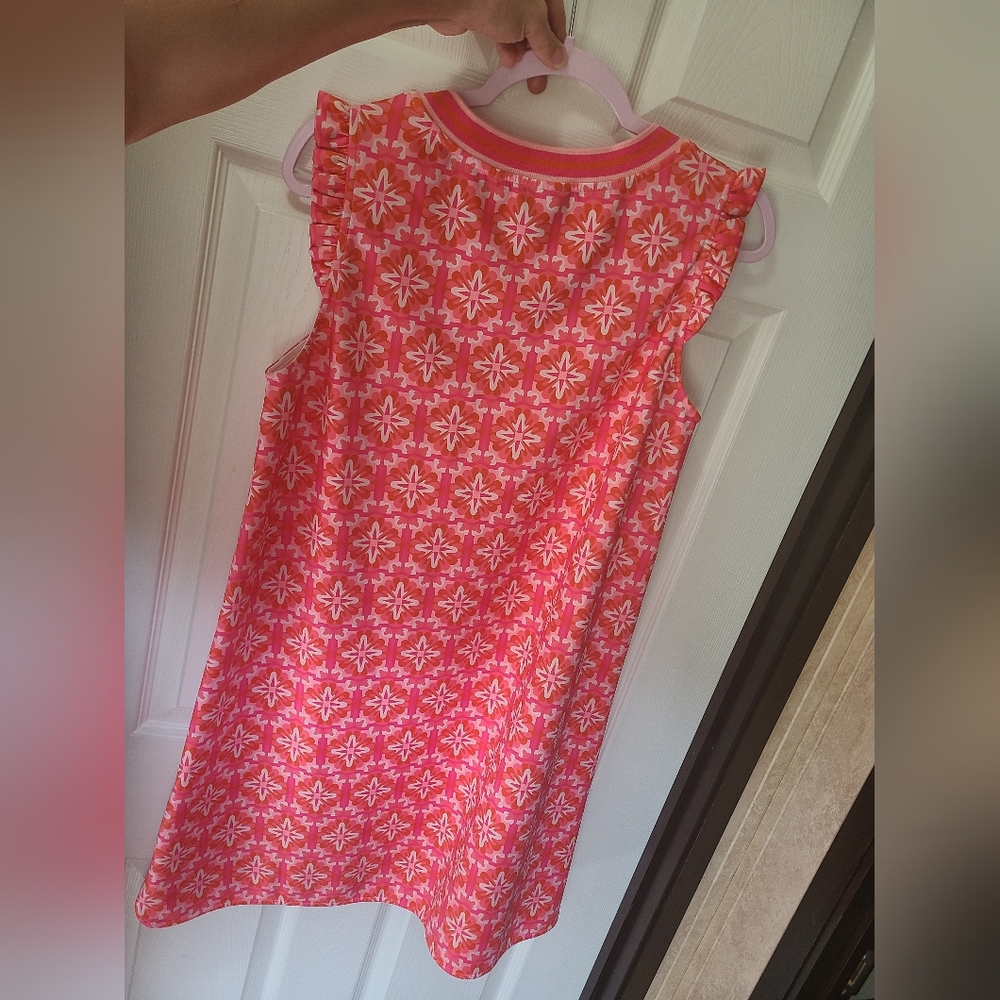 SSYS The Sydney Ruffle V Neck Scuba Active Dress in a pink orange geometric prin - Picture 5 of 5